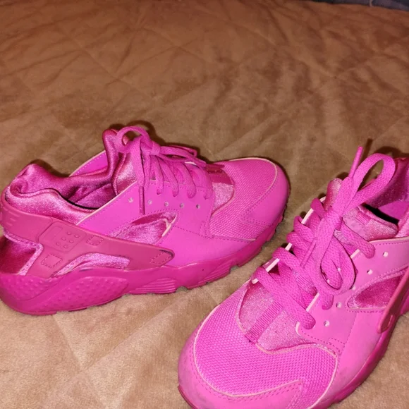 5Y. Nike Huarache In Laser Fuchsia Runners - Picture 2 of 2